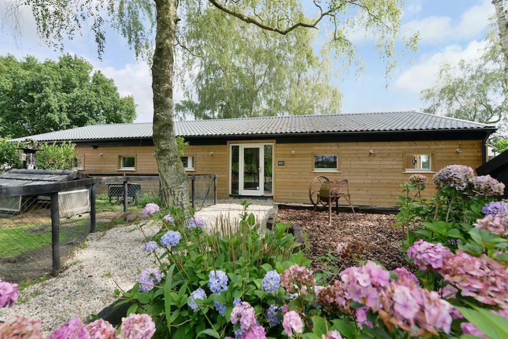 Bos En Beek Bed and Breakfast Ulvenhout Esterno foto